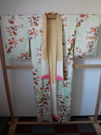 Traditionele Japanse Kimono Bloemen licht groen wit Japans