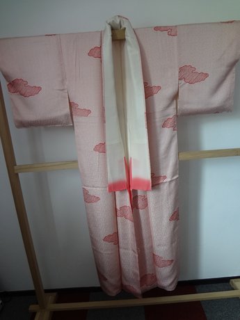 Traditionele japanse zijden kimono rood stipjes japan
