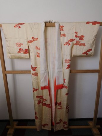 Traditionele Japanase Kimono creme droom rode wolkjes zilver