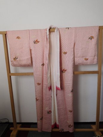 Traditionele Japanase Kimono rode stip vlinder
