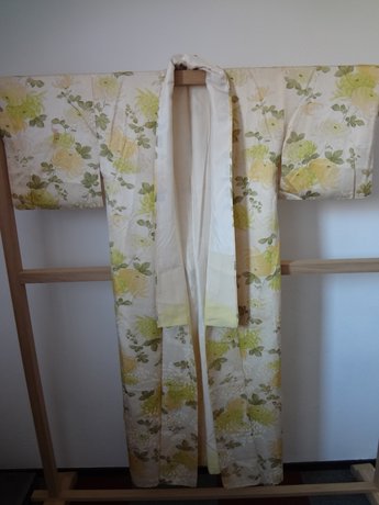 Traditionele japanse vintage kimono geel groene bloemen