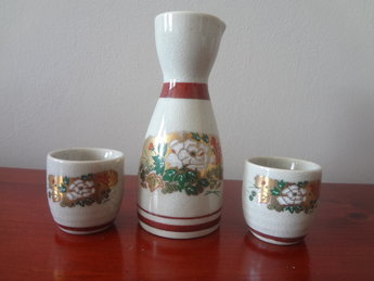 Kutani Yaki Sake set