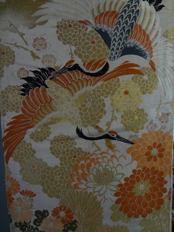 Japanse obi als muurdecoratie oranje/goud kraanvogel