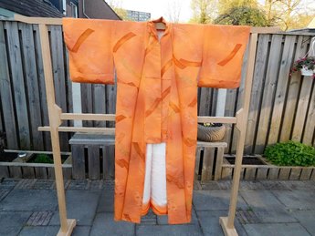 Traditionele Japanse Kimono oranje met gestreepte delen