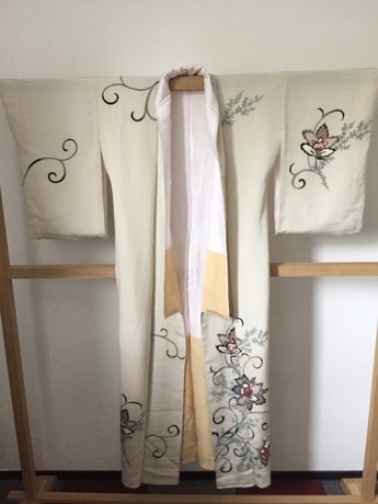 Traditionele Japanse Kimono wit met bloemen