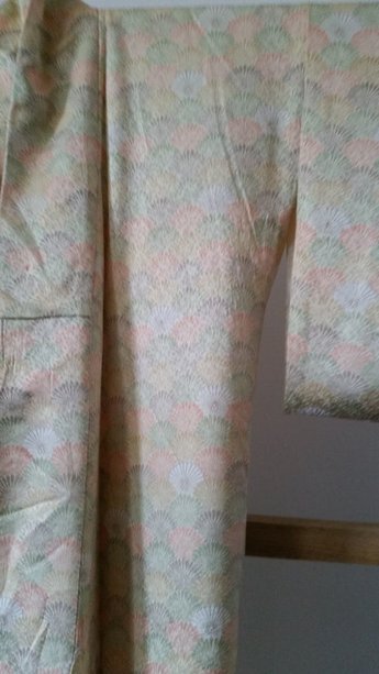 Traditionele Japanse KimonoGekleurde waaiertjes bloemen