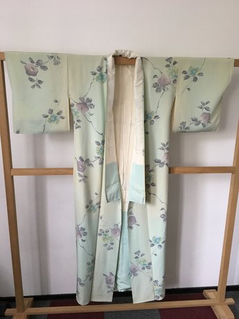 Traditionele Japanse lichtblauw met grijze bloemen