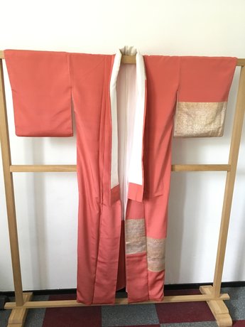Traditionele Japanse Kimono roze met gouden vlakken 