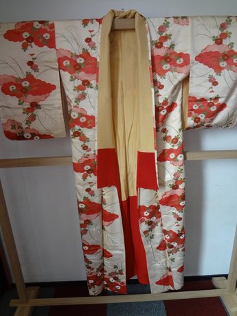 Traditionele Japanse Zijden Kimono Rood Hana Beige