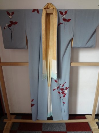 Traditionele Japanse Zijden Kimono licht blauw rode bloem